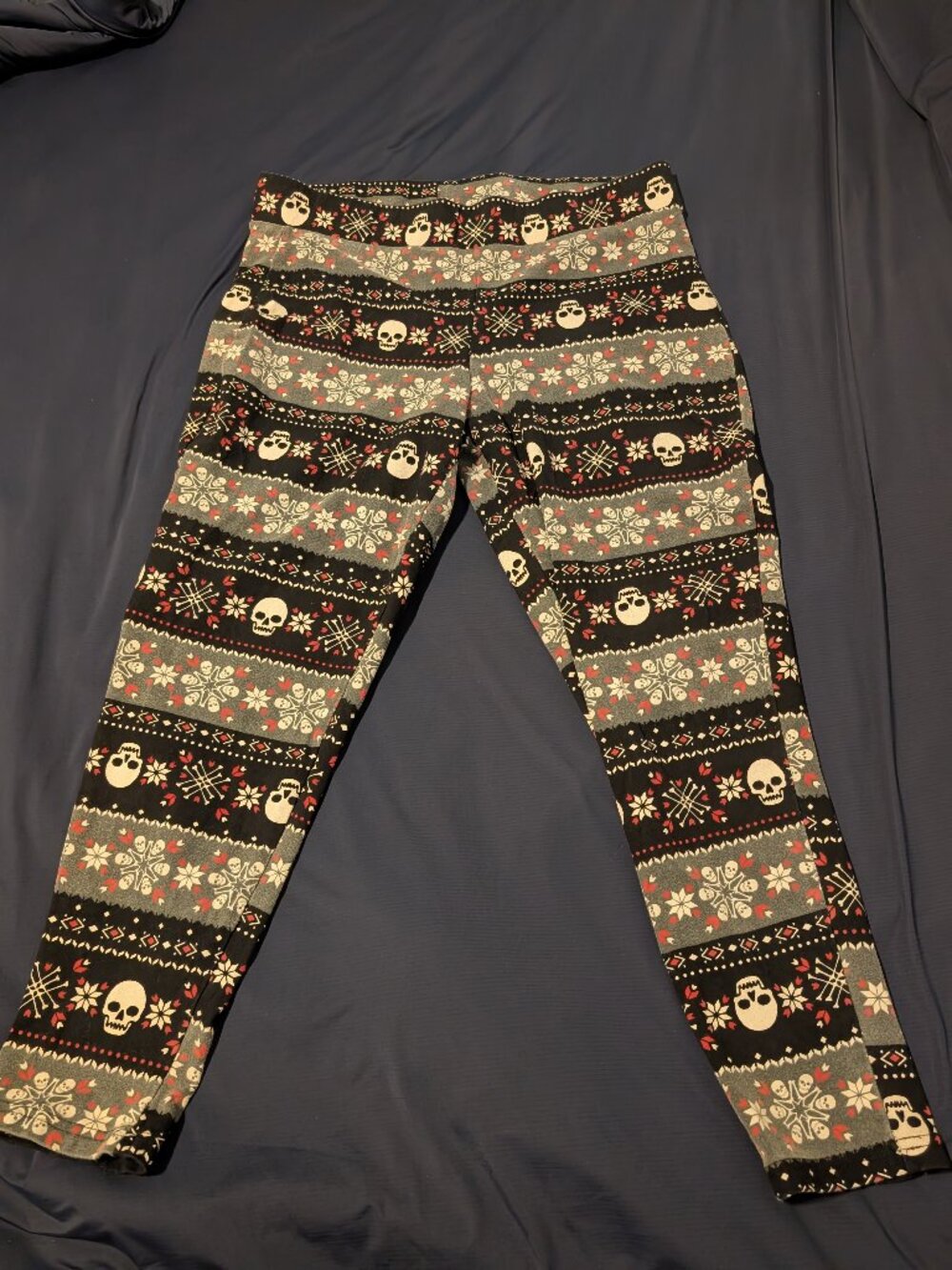 Torrid Size 2 (2X) Bones Skull Christmas Leggings; Holiday Fair Isle